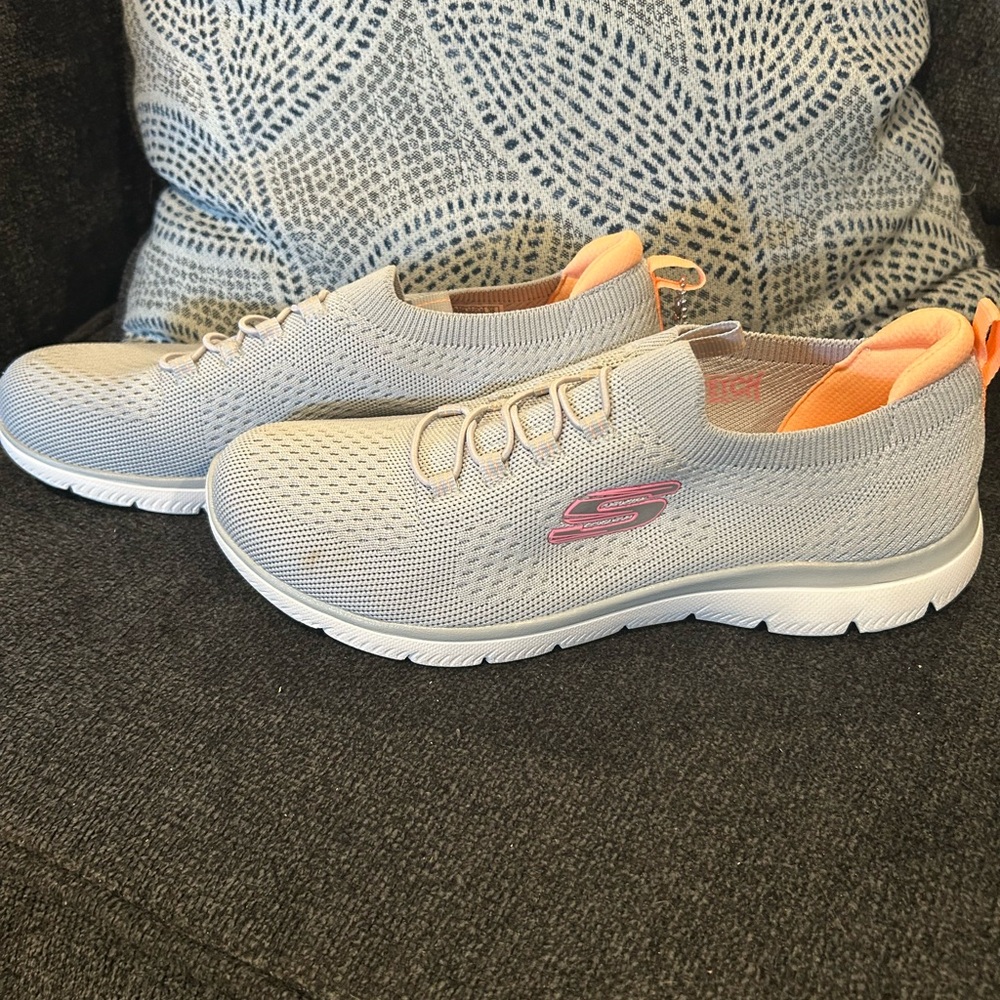 Skechers Light Gray Knit Slip-On Sneakers with Pink Logo and Peach Lining